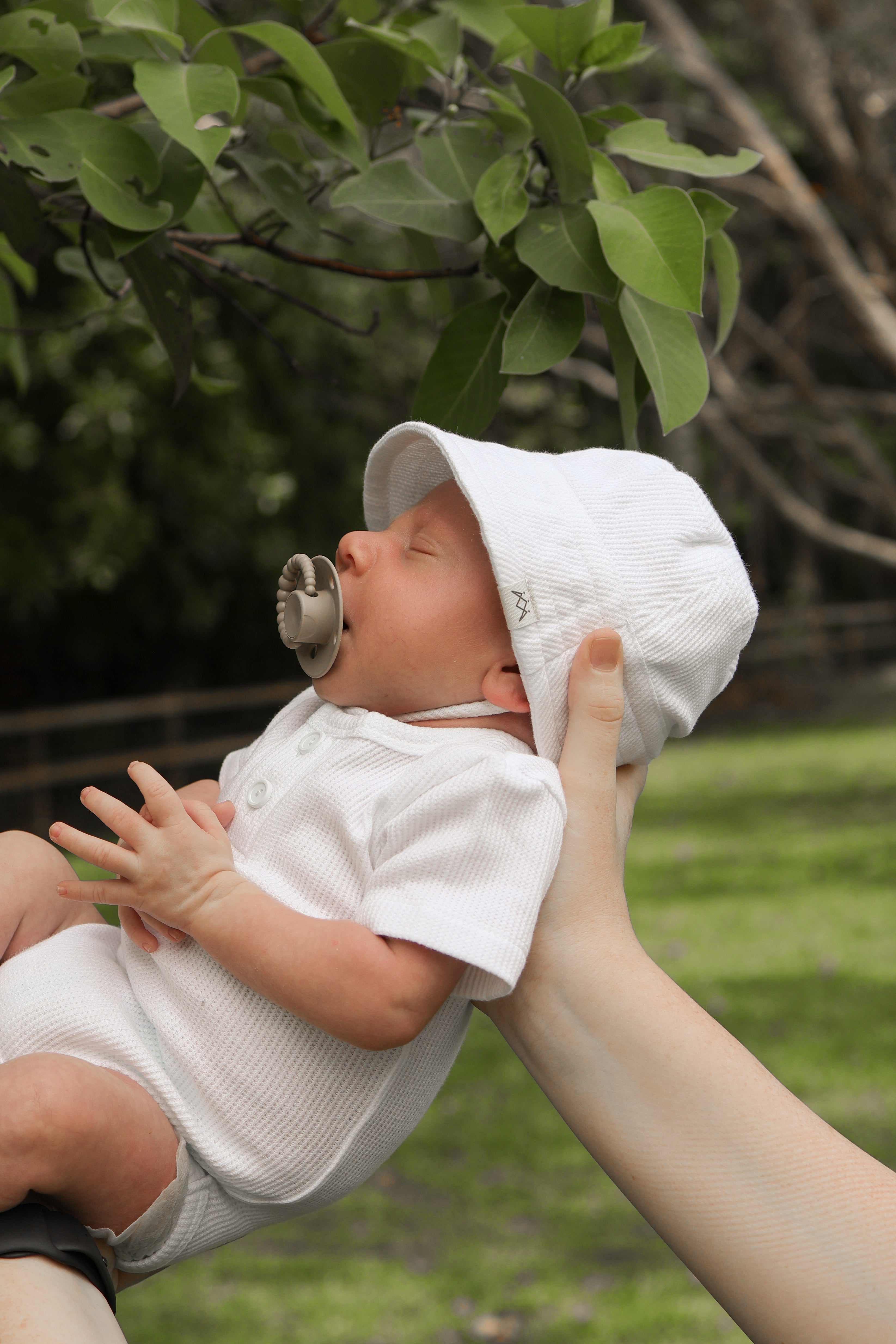 Summer Bodysuit &amp; Sun Hat - White